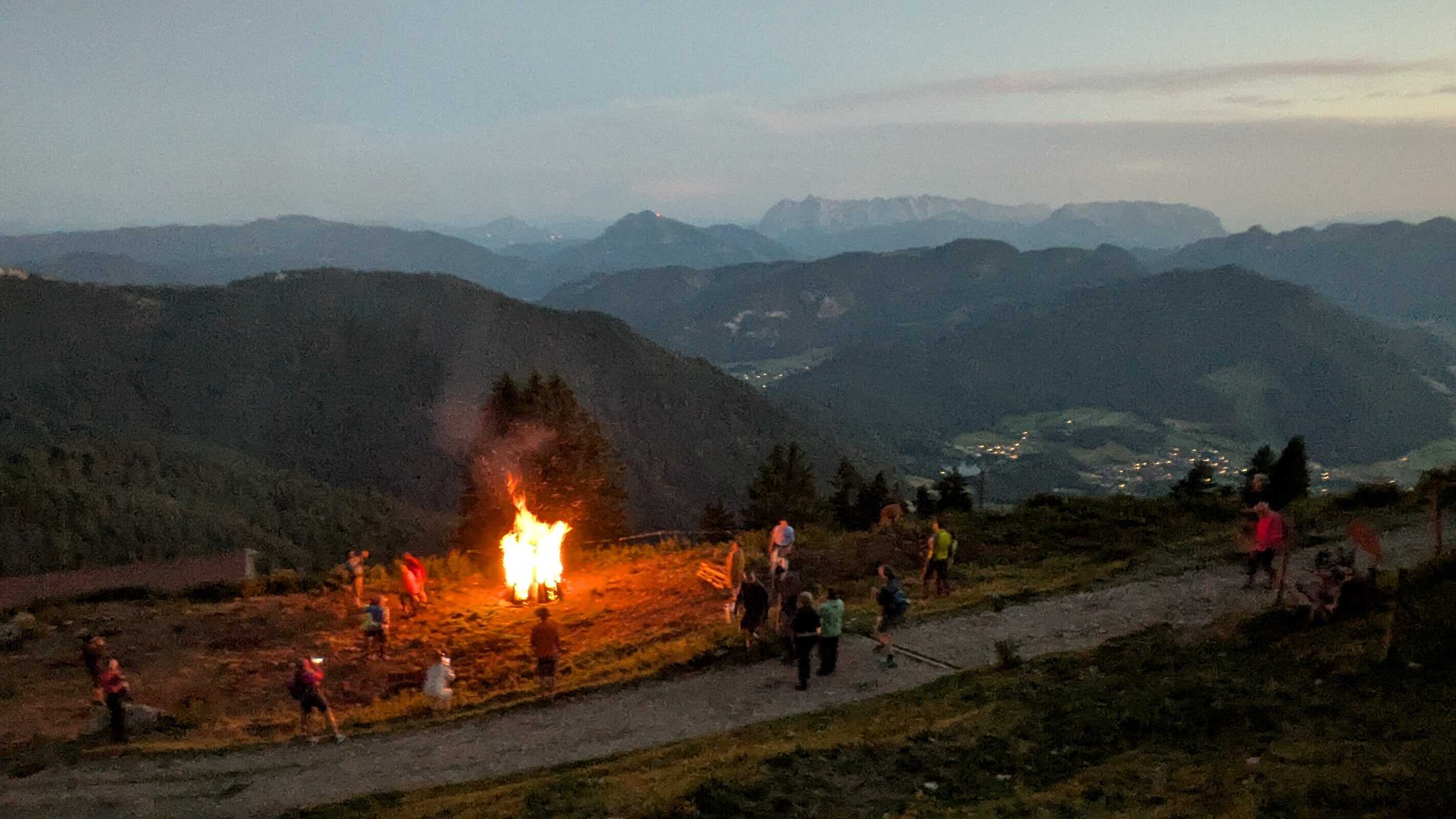 Zum Sonnenuntergang auf den Hochgern — Impression